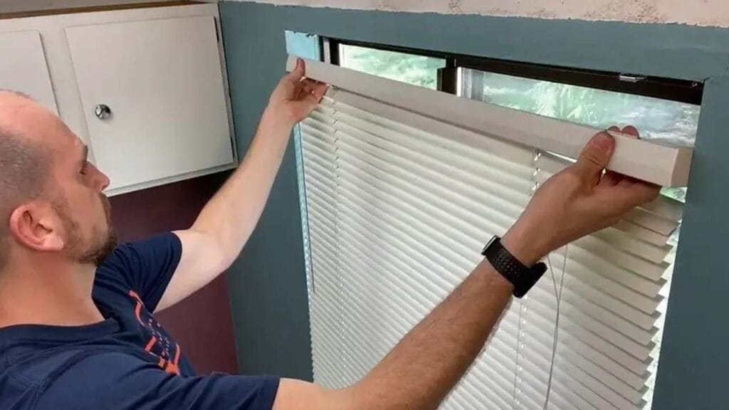 standard brackets to remove venetian blinds