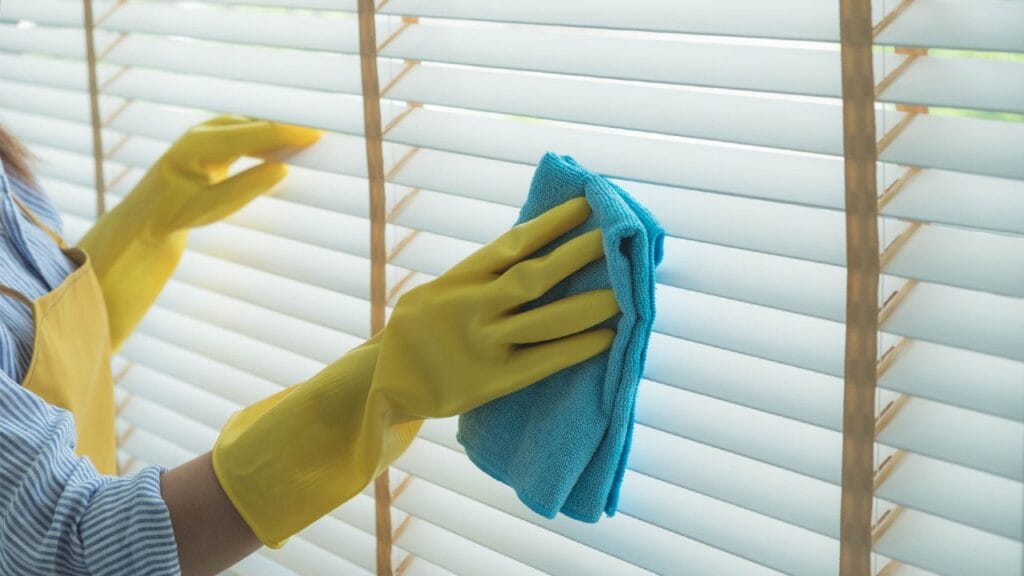 cleaning metal venetian blinds