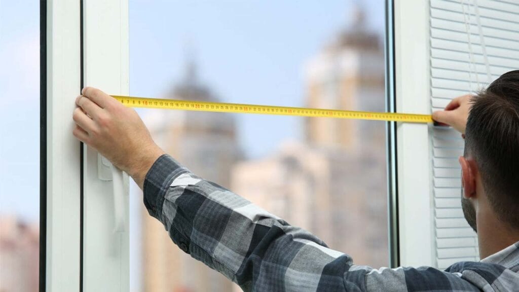 measure venetian blinds outside a window