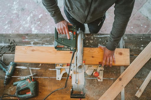 tools to cut vinyl flooring