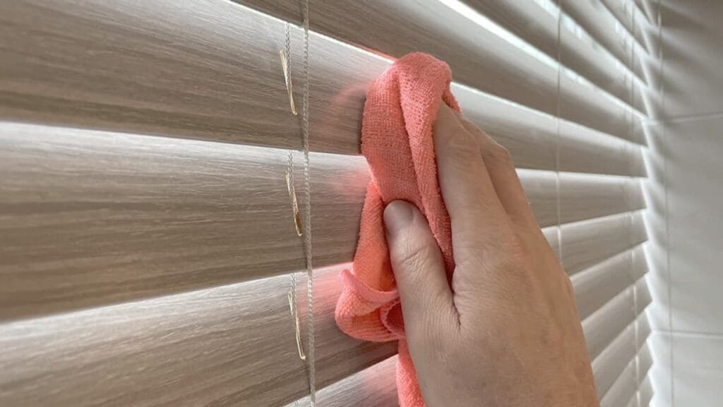 venetian blinds cleaning