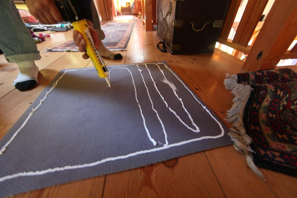 Silicone caulking